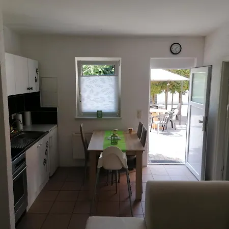 아파트 Alleinstehende Ferienwohnung *
